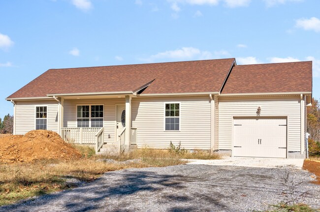 Foto del edificio - Beautiful Home For Rent in Country Like Setting!