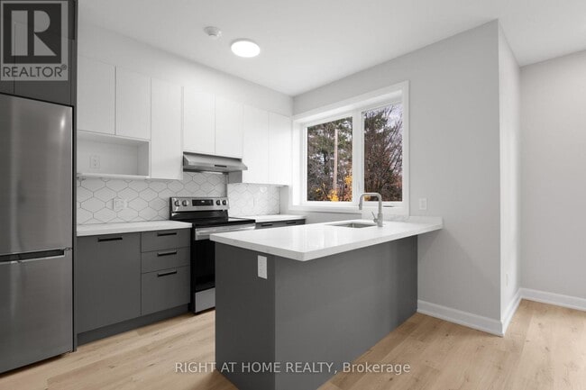 Photo du bâtiment - 63 Acacia Ave