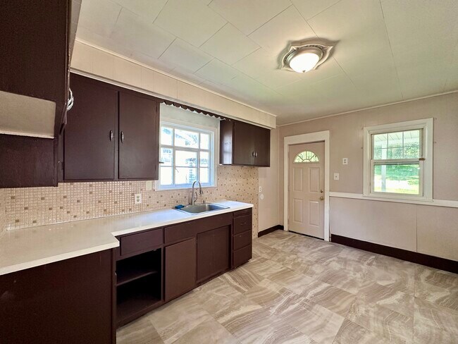 Foto del edificio - 611 Raymond St