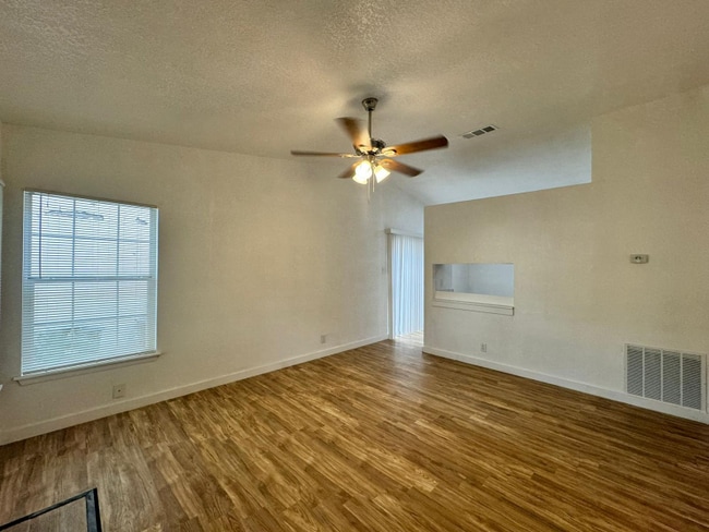 Building Photo - 4023 Sunrise Creek Dr