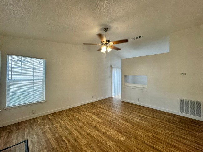 Foto del edificio - 4023 Sunrise Creek Dr