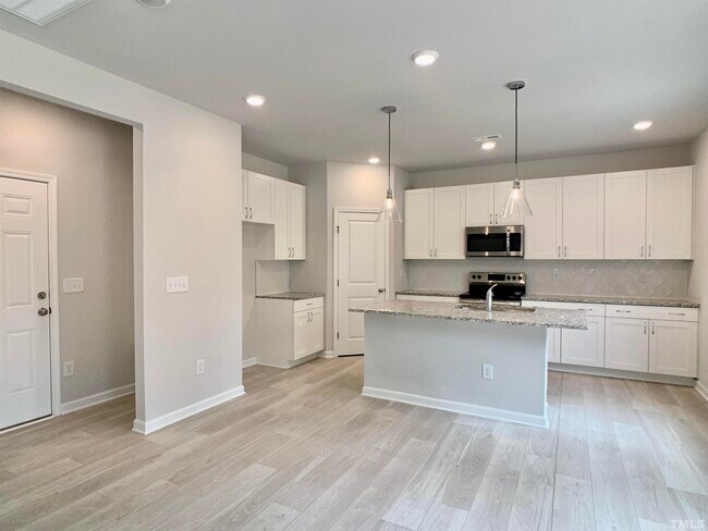Building Photo - 112 Thompson Dr
