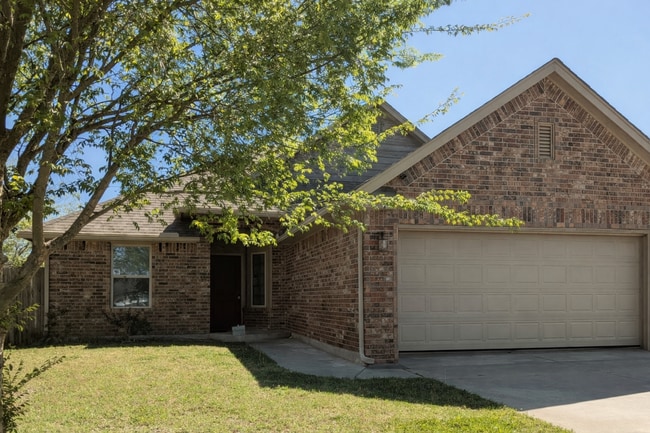 Comfort, Space & Flexibility – 3 Bed Home in Moore School District - Comfort, Space & Flexibility – 3 Bed Home in Moore School District