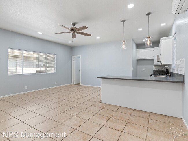 Building Photo - 2 br, 2 bath Apartment - 1116-1122 E 1st S...