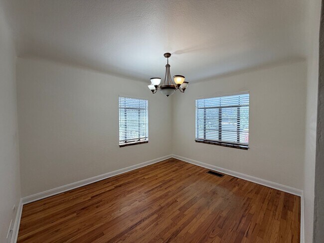Foto del edificio - Classic Wash Park Gem with Detached Garage, Finished Basement & Stunning Great Room Addition