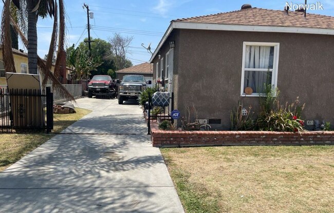 Building Photo - 14823 Longworth Ave