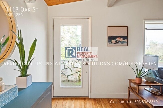 Building Photo - 1118 Oak St