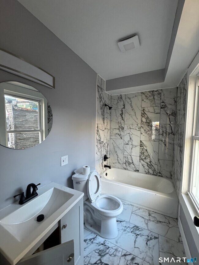 Foto del edificio - 231 Davenport Ave