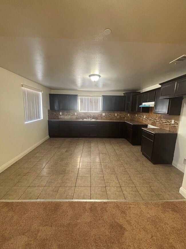 Foto del edificio - 1011 E 56th St