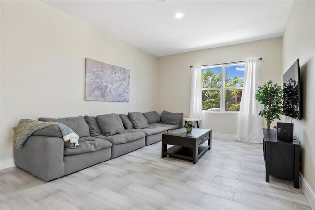 Foto del edificio - 818 Foresteria Dr