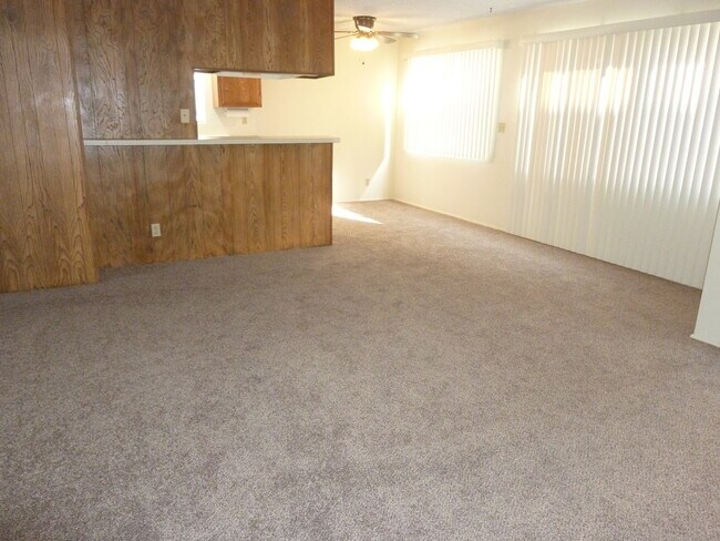 Lining Room, Bar, Dining Rm - 660 Stanley Ave