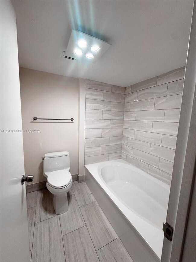 Foto del edificio - 1632 S Bayshore Ct