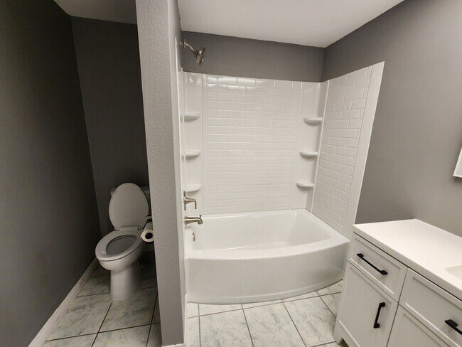 Foto del edificio - 831 Cypress Point Way