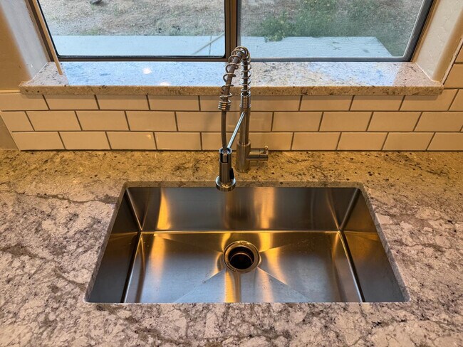 Foto del edificio - 506 E Townley Ave