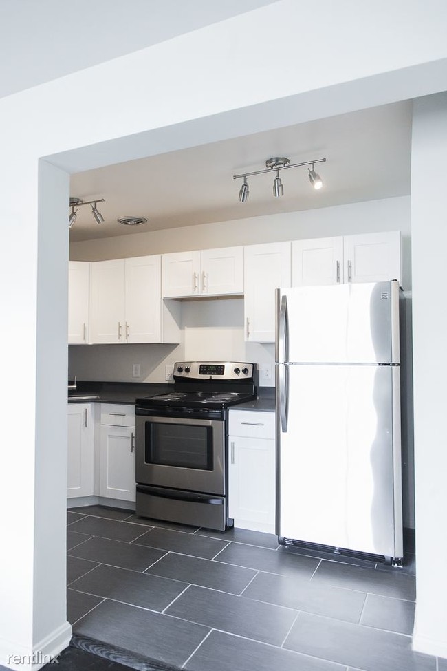 Building Photo - 270 W 200 N