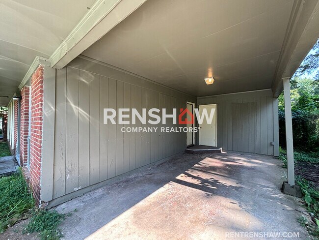 Building Photo - 618 Leavert Ave