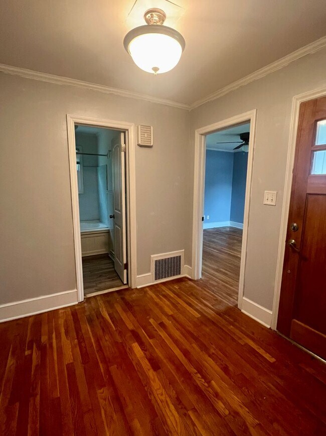 Building Photo - Three bedroom, 1.5 bath house in Mebane