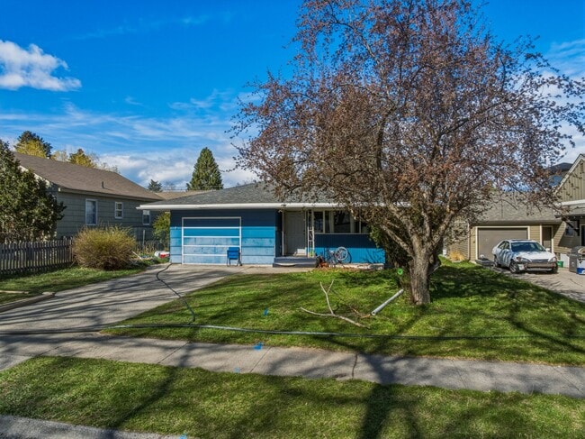 Building Photo - 517 S 13th Ave