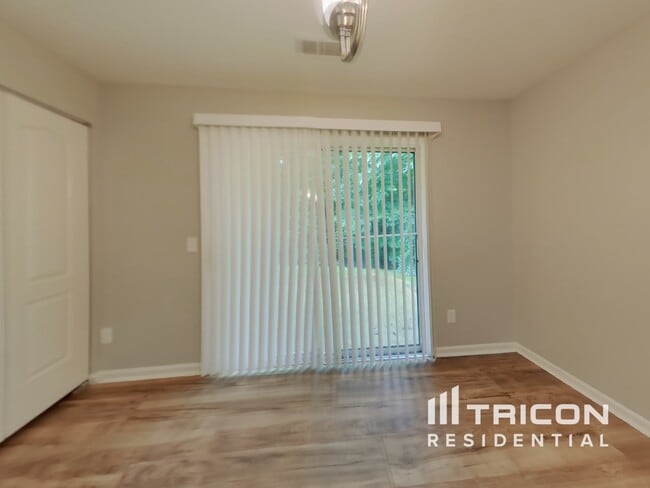 Building Photo - 2431 Fairstone Avenue Charlotte NC
