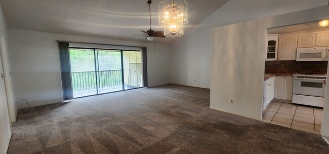 Building Photo - 1801 E Lake Rd S