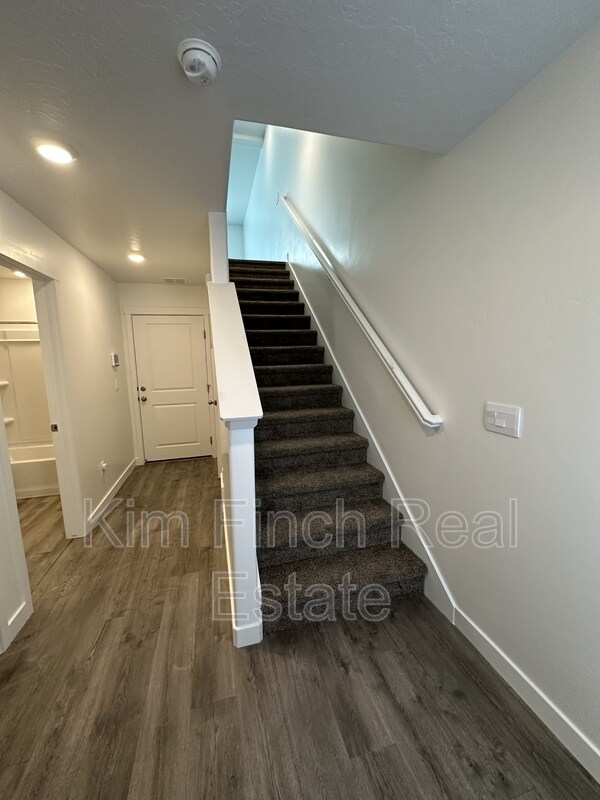 Foto del edificio - 887 E Seaside St