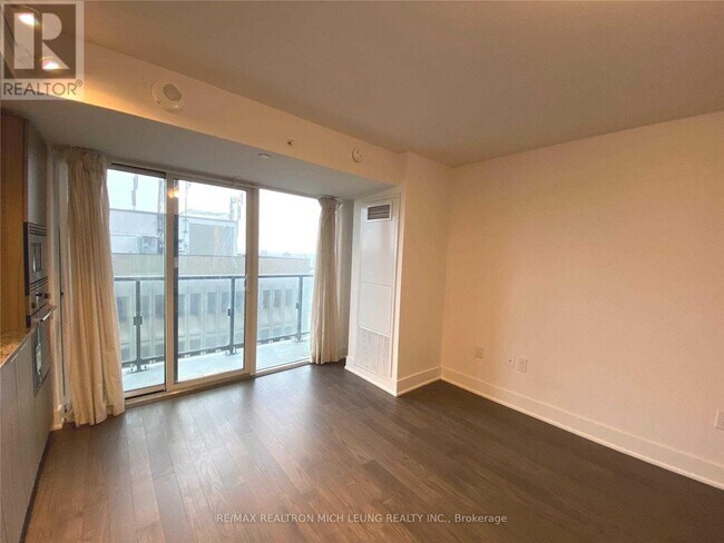 Photo du bâtiment - 955-2955 Bay St.