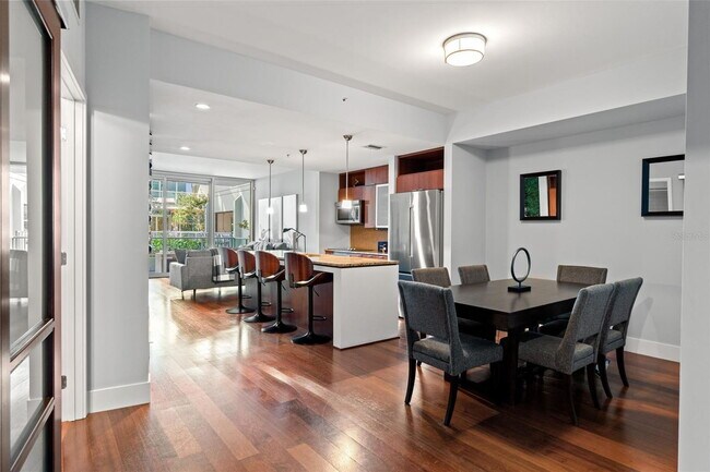 Foto del edificio - Modern 2 Bed/2 Bath Condo