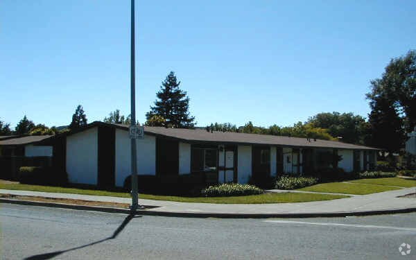 Building Photo - 153 Freeway Dr