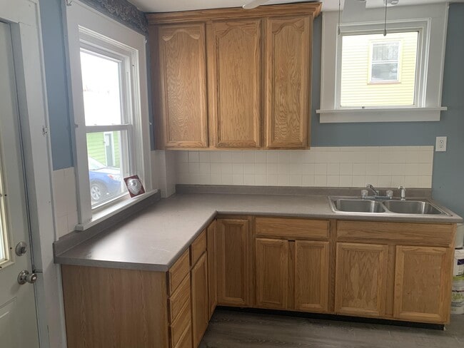 Building Photo - 1259 E Pershing St