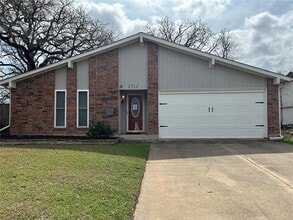 Building Photo - 2712 Scenic Hills Dr