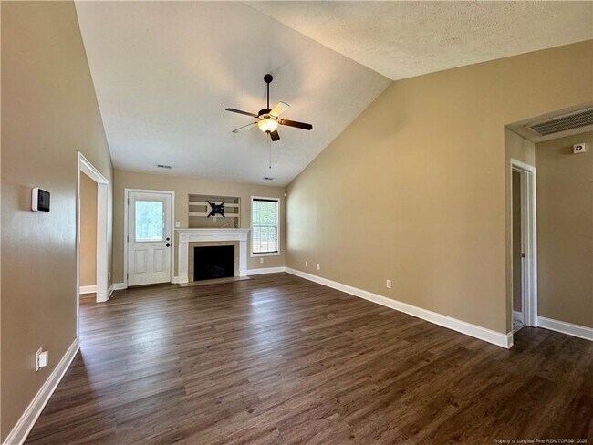 Foto del edificio - 230 Hunters Creek Dr