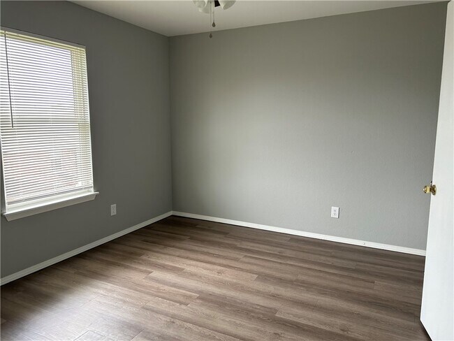 Building Photo - 316 Erin Pl