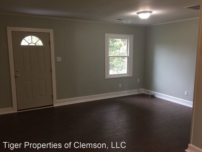 Building Photo - 2 br, 1 bath House - 306 S Elm St