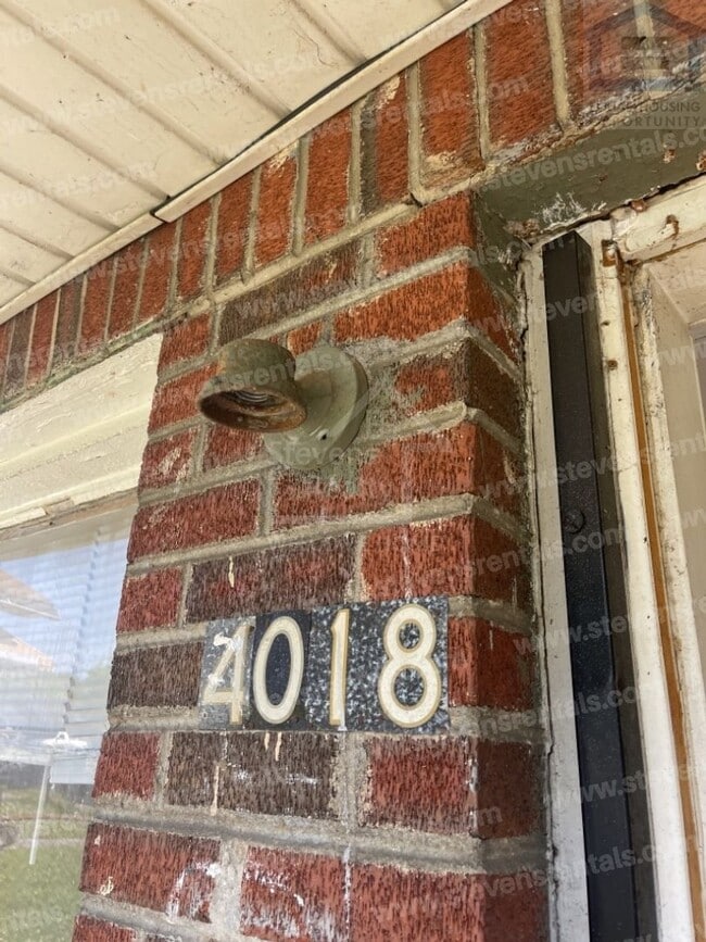 Building Photo - 4018 Kirkland Ave