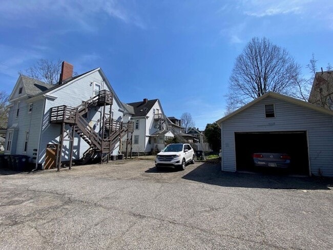 Building Photo - 124 Beck Ave