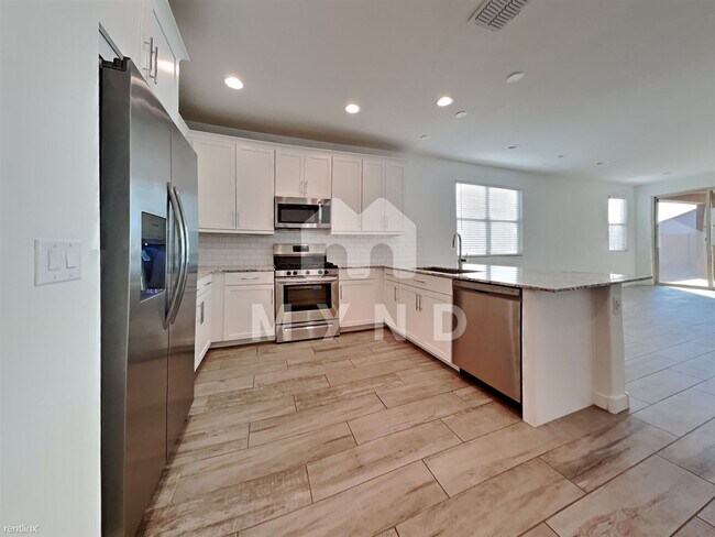 Building Photo - 5 br, 3 bath House - 19353 W Elm St