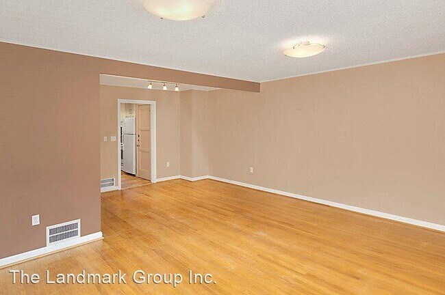 Building Photo - 4910 Evanston Ave N