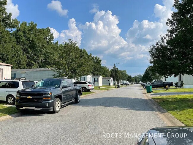 Building Photo - 387 Webster Rd