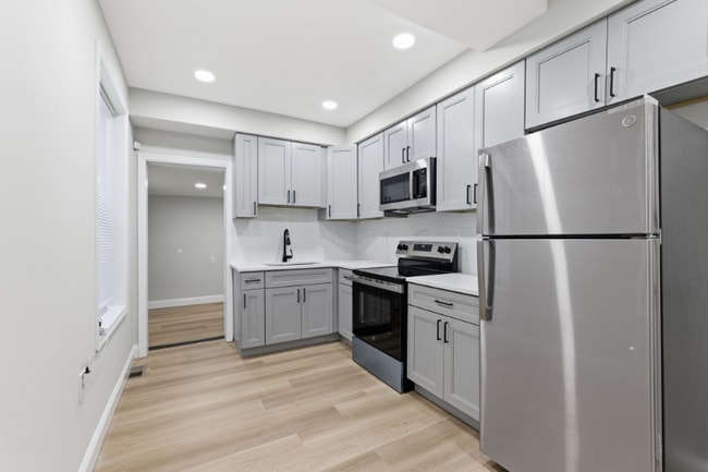 Building Photo - 2125 N 28th St