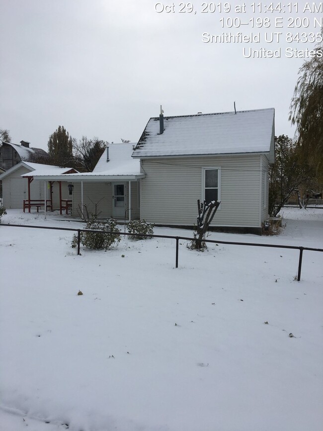 Building Photo - Cozy 2 br home in Smithfield.  Available i...