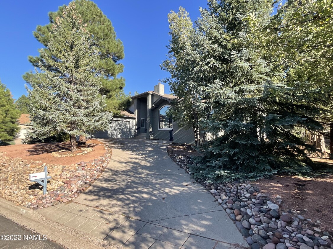 Foto principal - 4571 E Flintwood Ln