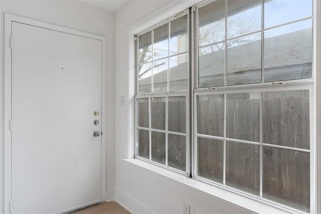 Foto del edificio - 1010 Bird Creek Dr