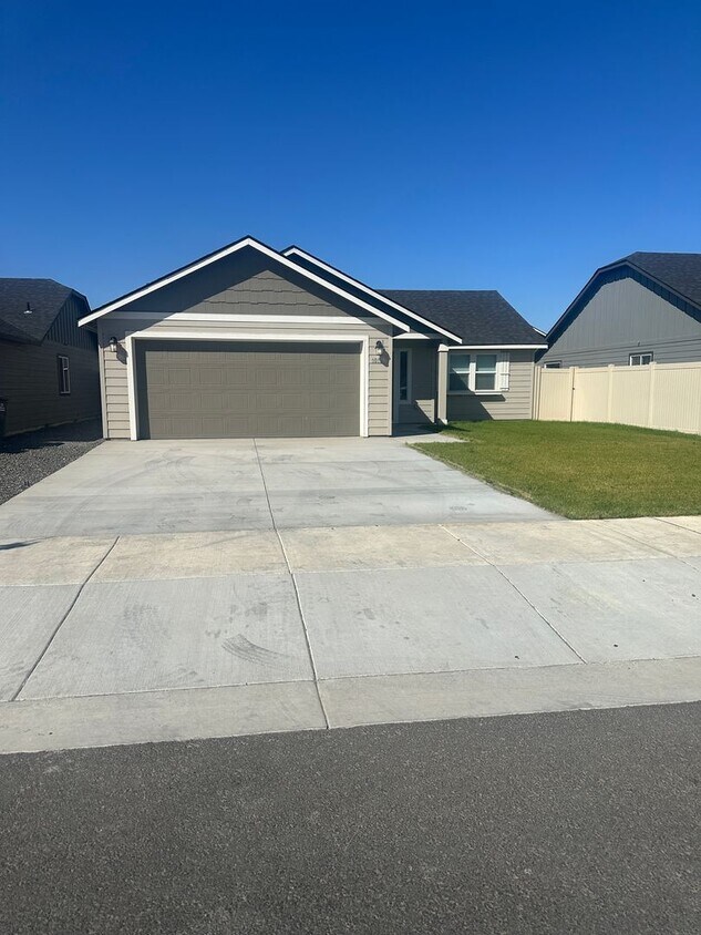 Primary Photo - New Construction Home for Rent- Available ...