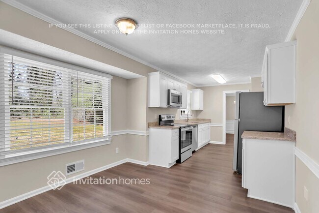 Building Photo - 4011 Colonial Dr SW