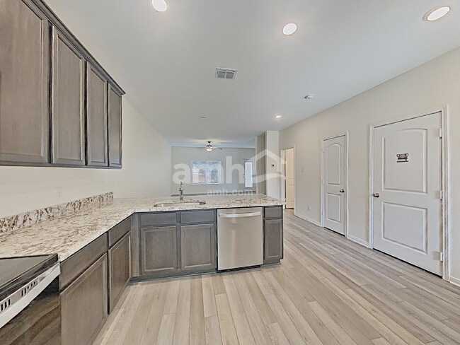 Building Photo - 7929 Cactus Plum Dr