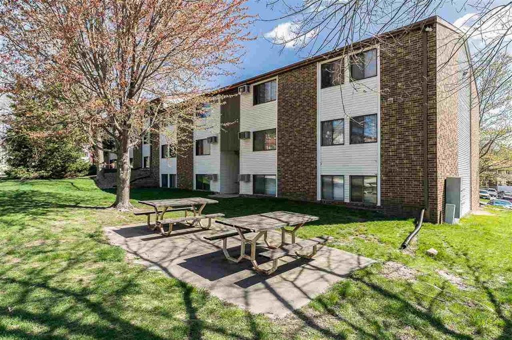 808 Benton Dr Unit 23, Iowa City, IA 52246 Condo for Rent in Iowa