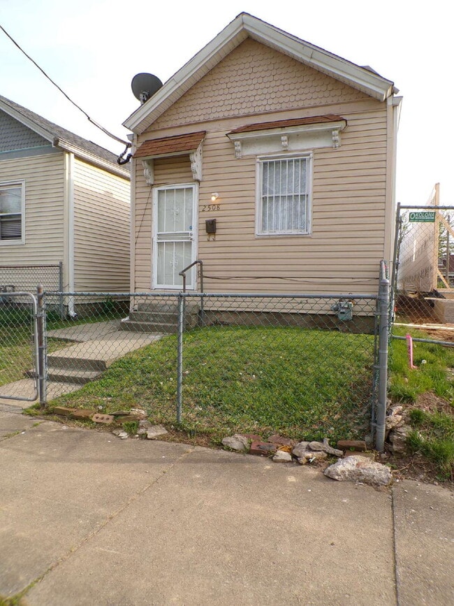 Photo - 2 bedroom, 1 bathroom house in Russell neighborhood
