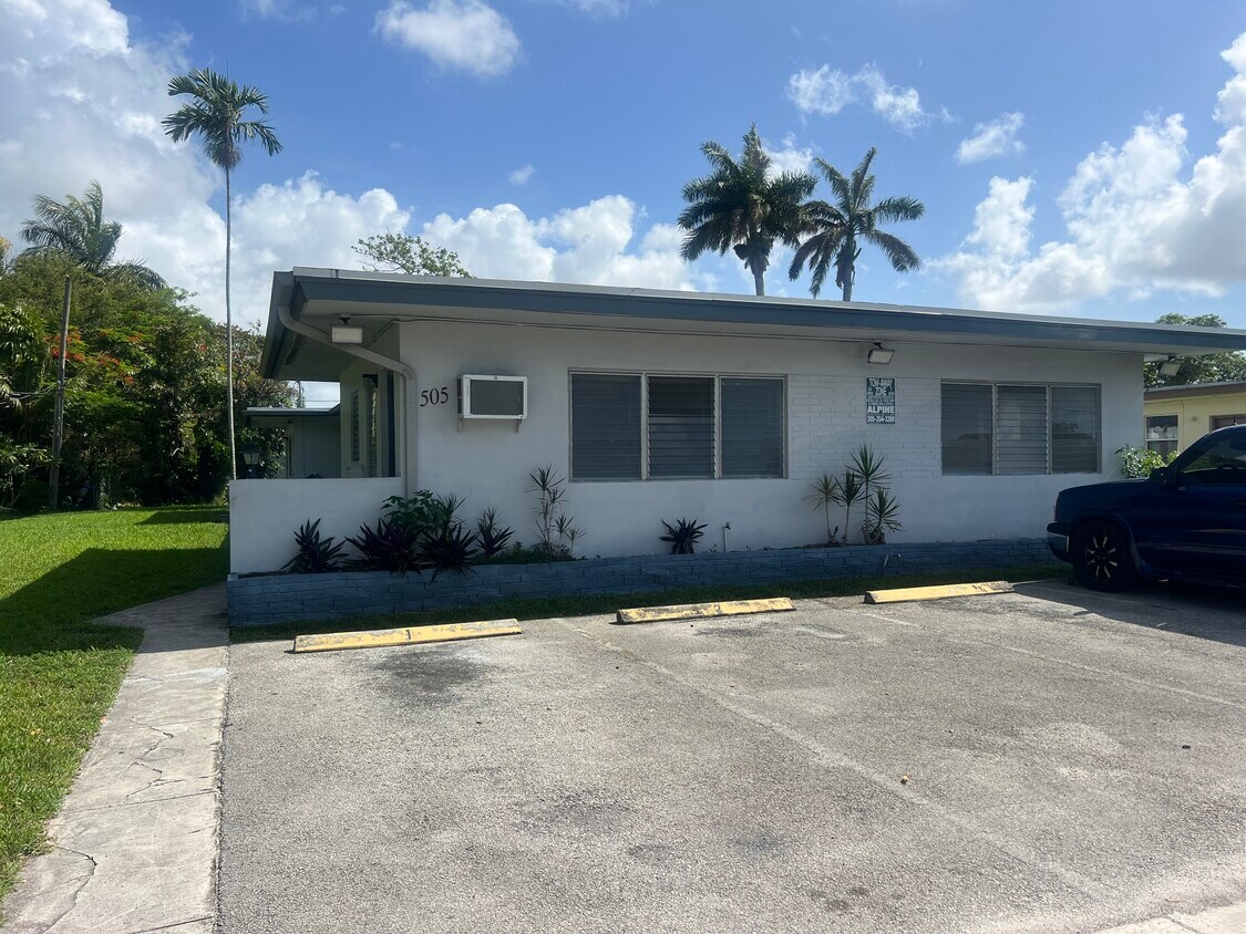 Foto principal - 505 NE 150th St
