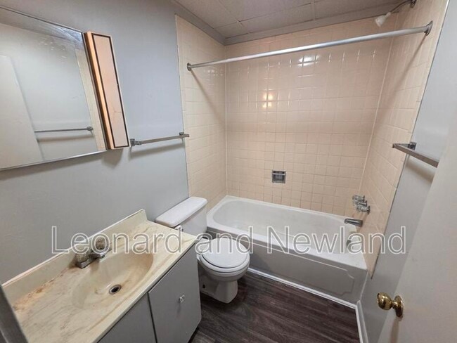 Foto del edificio - 1215 Gomber Ave