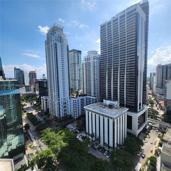 Building Photo - 951 Brickell Ave